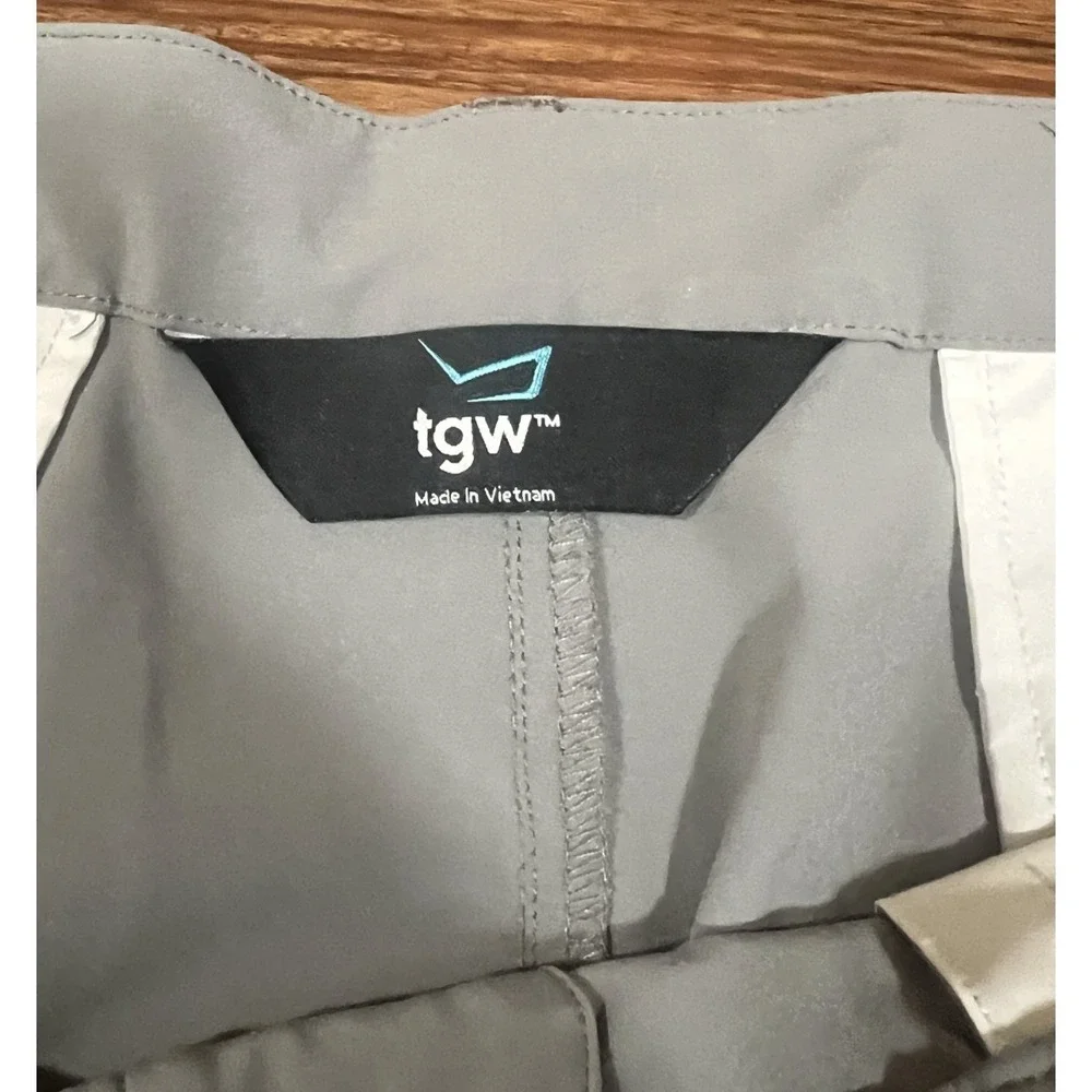 TGW Golf Pants Mens Size 44 Gray Lightweight Player Pleat Expandable Performance
